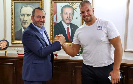 Yalova Belediyesi adına güreşen Semih Turgut başarılarına devam ediyor
