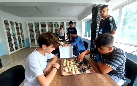 Satranç turnuvasında kıran kırana mücadele devam ediyor