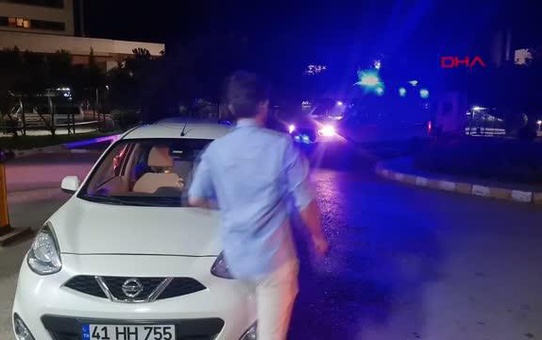 Bıçaklı kavgada kazara kardeşini de yaraladı