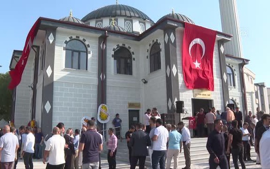Tarım ve Orman Bakanı Kirişci, İzmir'de badem hasadına katıldı