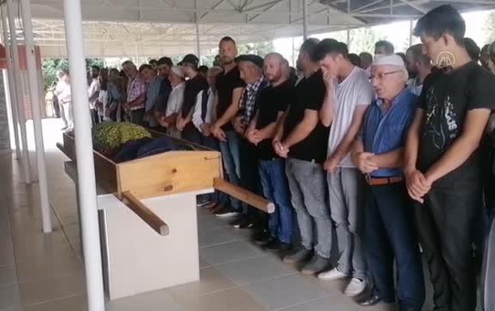 Samsun'da eniştesini kurtarmak isterken gölette boğulan öğretmen toprağa verildi