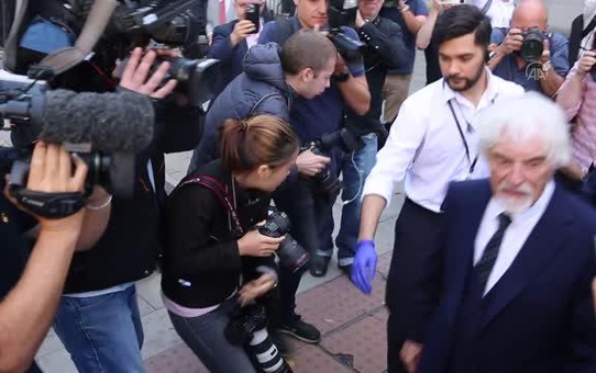 Eski Formula 1 patronu Ecclestone, dolandırıcılık suçlamasıyla hakim karşısında (2)