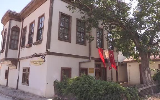 'Kralların ressamı' Rahmi Pehlivanlı, yarım asrı aşan ömrüne binlerce eser sığdırdı