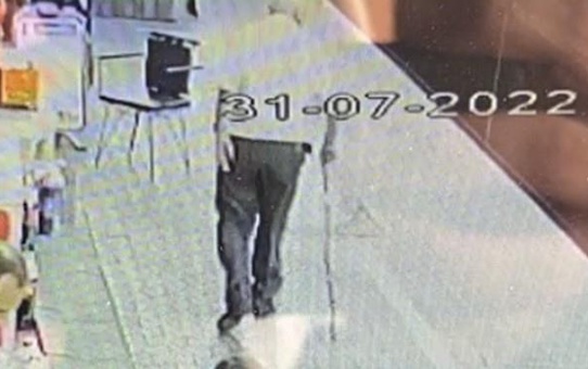 Yaşlı adamı bitkisel hayata sokan kaza kamerada: Elektrikli scooter yaşlı adama çarptı
