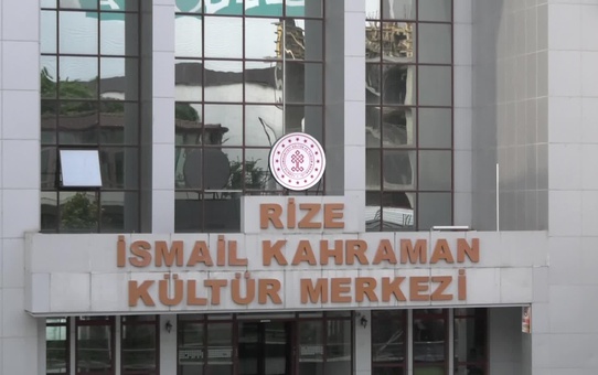 Rizeli Vatandaşlardan 'Kurtuluş Günü Değil Fetih Kutlanır' Diyen İsmail Kahraman'a Tepki: 'Gazoz Kapağıyla mı Öldü Şehitlerimiz?'