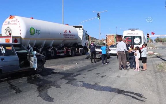Manisa'da 3 otomobil karıştığı kazada 1 kişi yaralandı