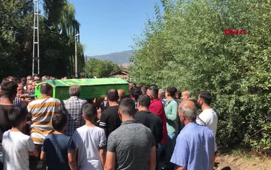 MAGANDA KURŞUNUYLA ÖLEN 2 ÇOCUK BABASI TOPRAĞA VERİLDİ