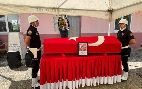 Kaza kurşunuyla hayatını kaybeden polis memuru, son yolculuğuna uğurlandı