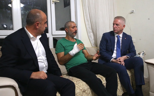 Gaziantep Valisi Davut Gül'den bıçaklı kavgada yaralanan kişiye ziyaret