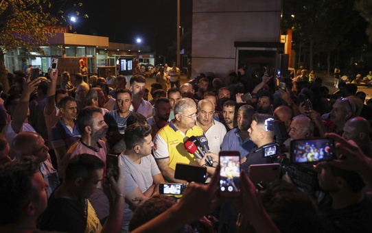 İstanbul'da feci olay! Yolcu, tartıştığı taksicinin boğazını kesti