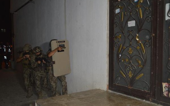 Son dakika haber... Güvenlik görevlisine çalıştığı banka önünde silahlı saldırı (2)
