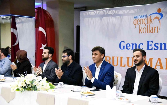 AK Parti Eskişehir İl Başkan Zihni Çalışkan, genç esnafla buluştu