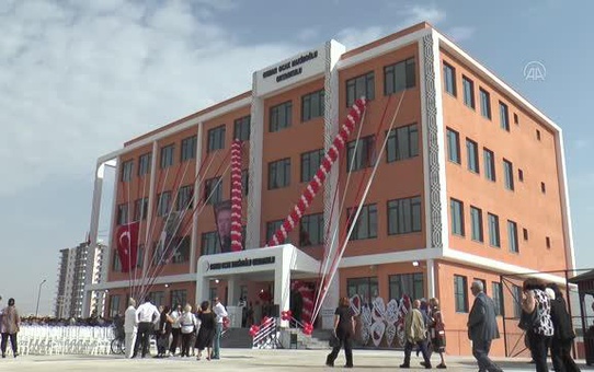 Hayırsever kadının babası adına yaptırdığı okulun açılışı yapıldı