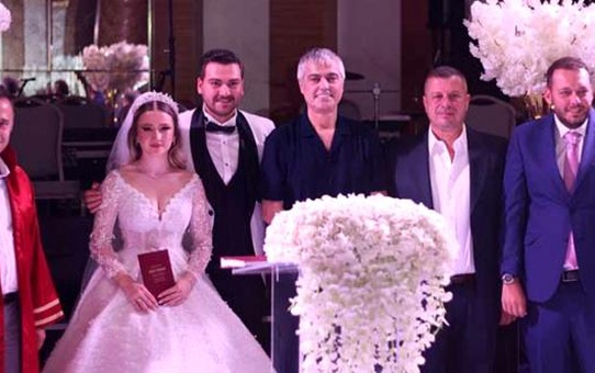 Arabesk Müziğin Sevilen İsmi Evlendi! Cengiz Kurtoğlu Şahitlik Yaptı
