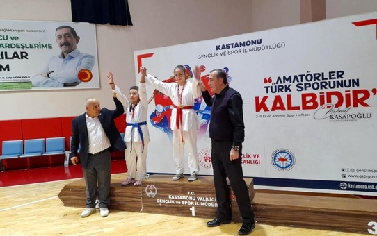 Kastamonu spor haberi... Tosyalı karateciler, Kastamonu'dan 7 madalya ile döndü