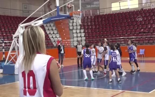Eski basketbolcu Didem Akın, Fenerbahçe'nin Avrupa şampiyonluğuna inanıyor