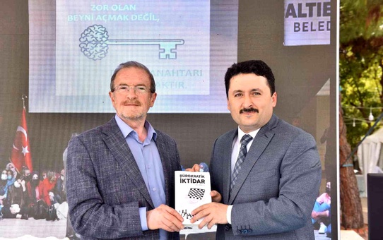 Dr. Ali Osman Sali'den imza günü