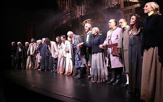 İBB Şehir Tiyatroları... CADI KAZANI SEYİRCİYİ BÜYÜLEDİ!