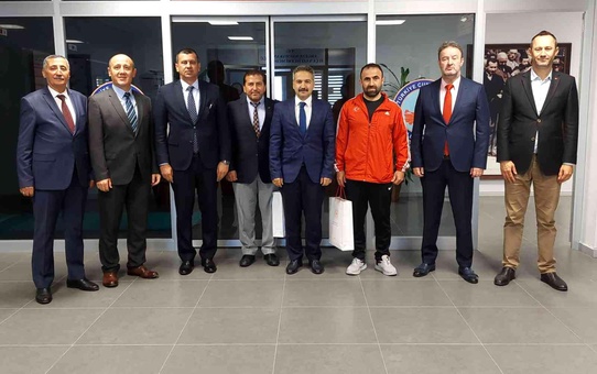 Dünya üçüncüsü sporcu başarısını Kaymakam Taşçı ile paylaştı