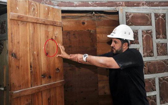 SERDENGEÇTİ'NİN AHŞAP DOLABINDA SÜRPRİZ YAZI