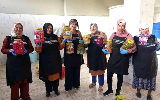 Yozgat Akdağmadeni'nde Geçimlerini Elleriyle Yaptıkları Turşuları Satarak Sağlayan Kadınlar, Makineli Üretime Geçti