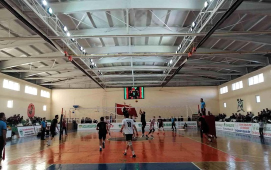 Alpaslan Endüstri Erkekler 1. Ligi: Solhanspor: 1 Gümüşsu Gümüşhane Spor: 3