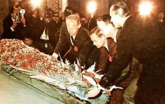 Apollo 11 Astronotları'nın 1969 yılında Anıtkabir'i ziyaret etmelerinin nedeni Arsev Eraslan'ın yazdığı programa dayandığı iddiası yanlış