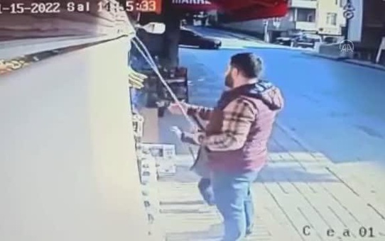 Üsküdar'da acemi şoförün aracıyla çarptığı baba-kız yaralandı