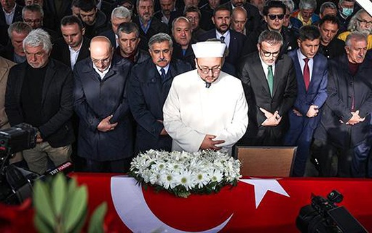 Hıncal Uluç... SON YOLCULUĞUNA UĞURLANDI!
