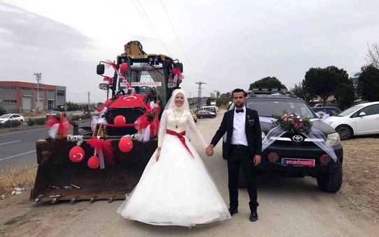 Kepçeyle gelin alma merasimi görenleri şaşırttı