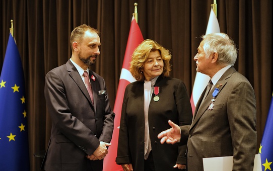Polonya'dan Türk akademisyene ve iş kadınına devlet nişanı