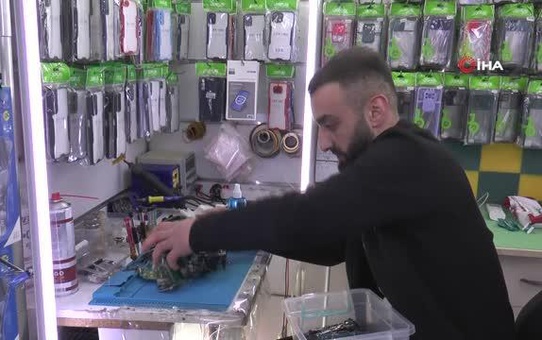 Hurda cihazların içinde altın arıyor