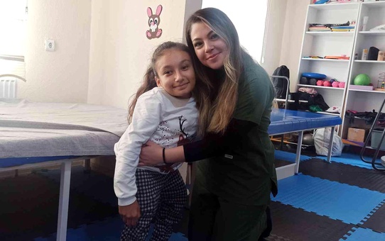 Cam kemik hastası İkra'dan,19 yıl sonra umutlandıran gelişme