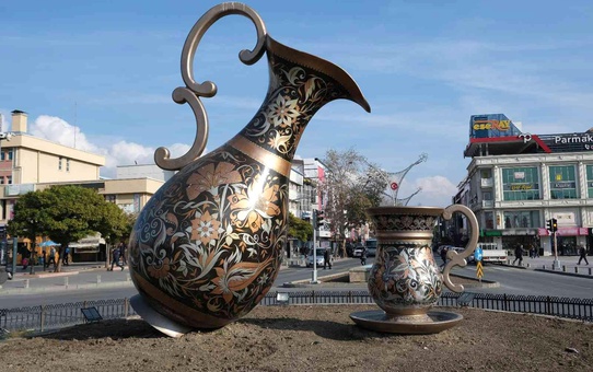 Bakır görünümlü obje Refahiye Kaymakamlığına hibe edildi
