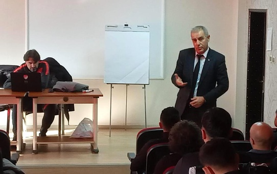 Vanlı spor insanı Enver Kaya adına antrenör semineri