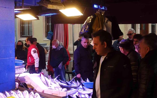 Balık tezgâhlarında yoğunluk