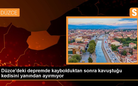 Düzce'deki depremde kaybolduktan sonra kavuştuğu kedisini yanından ayırmıyor