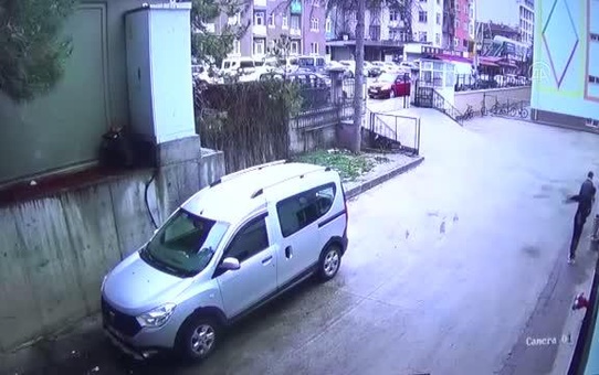 Tokat'ta okulun bahçesine devrilen otomobildeki öğretmen yaralandı
