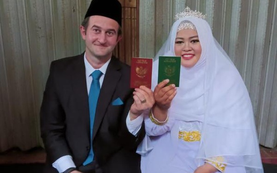 GÖLCÜK'E ENDONEZYALI GELİN