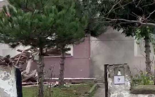 Deprem sonrası evi yıkılan Sezgin teyzenin gözyaşını devlet ve yardımseverler dindirdi