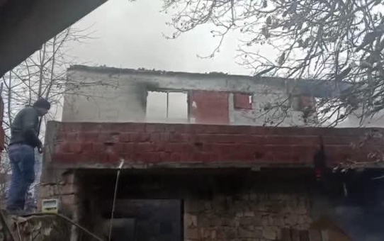 Karabük'te çıkan yangında yaşlı kadın dumandan etkilendi