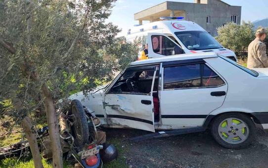Hatay'da otomobil ile motosiklet çarpıştı: 2 yaralı