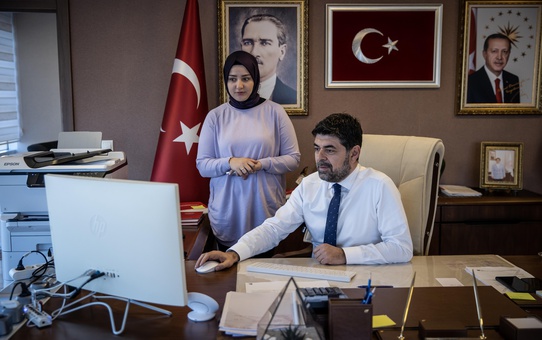 Sosyal Yardımlar Genel Müdürü Demircioğlu, AA'nın 'Yılın Fotoğrafları' oylamasına katıldı
