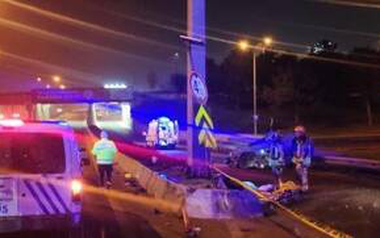 ANKARA'DA OTOMOBİL REFÜJE ÇARPTI 1 ÖLÜ, 1 YARALI