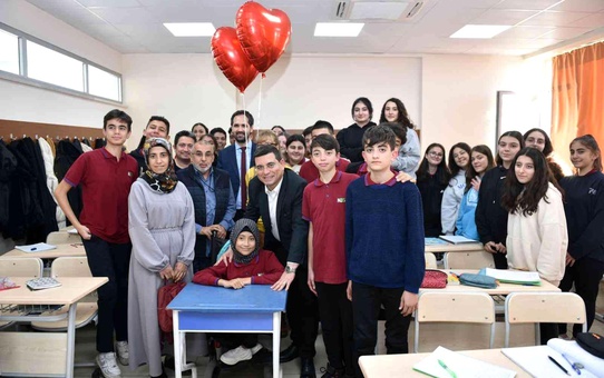 Başkan Tütüncü'den, kendisi ile tanışmak isteyen genç kıza doğum günü sürprizi