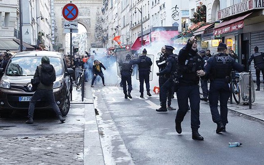 Fransa PKK'yı görmezden gelmeye devam ediyor! Terör örgütü yandaşları Paris'te Türkiye aleyhinde sloganlar attı