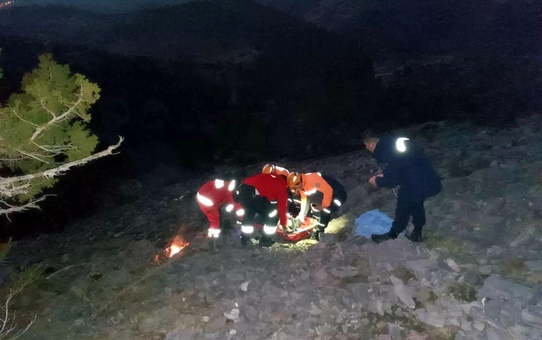 Eski başkanın akrabası Babadağ eteklerindeki uçurumda yaralı olarak bulundu
