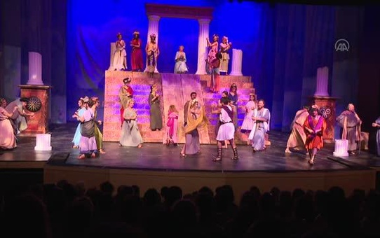 İzmir Devlet Tiyatrosu 'Lysistrata'yı sahneye koyacak
