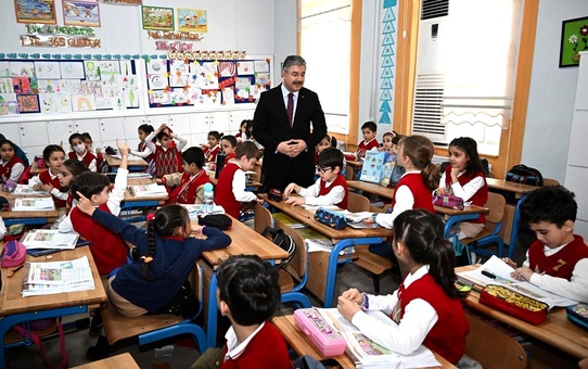 Vali Yılmaz, kendisine mektup yazan öğrencileri ziyaret etti
