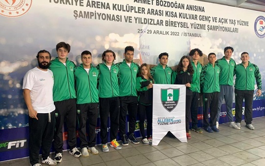 Yüzme branşında Gaziantep'e ilk kez kupa sevinci yaşattılar